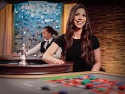 Gambaran enkripsi dan perlindungan data pada komputer dan cloud